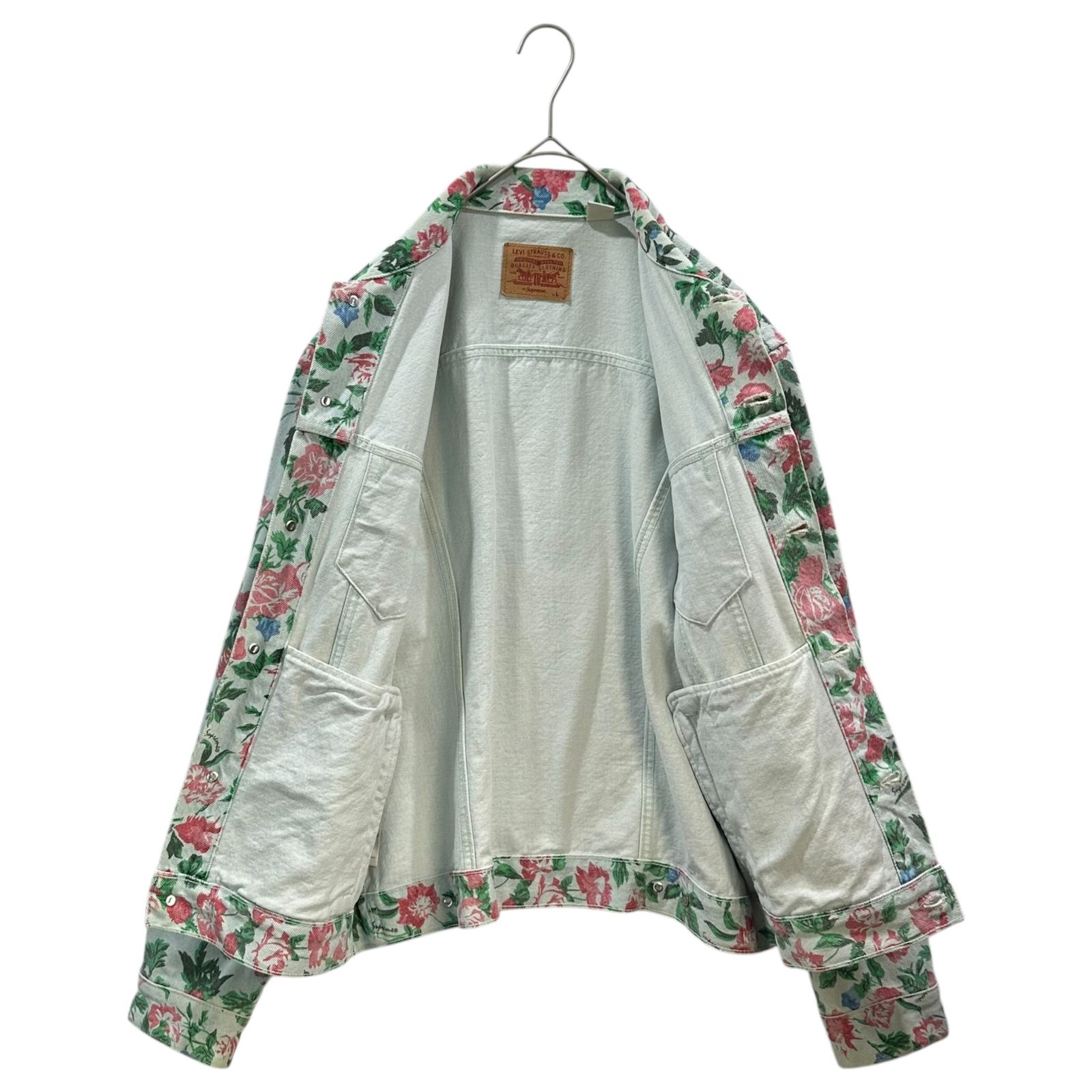 Supreme × Levi