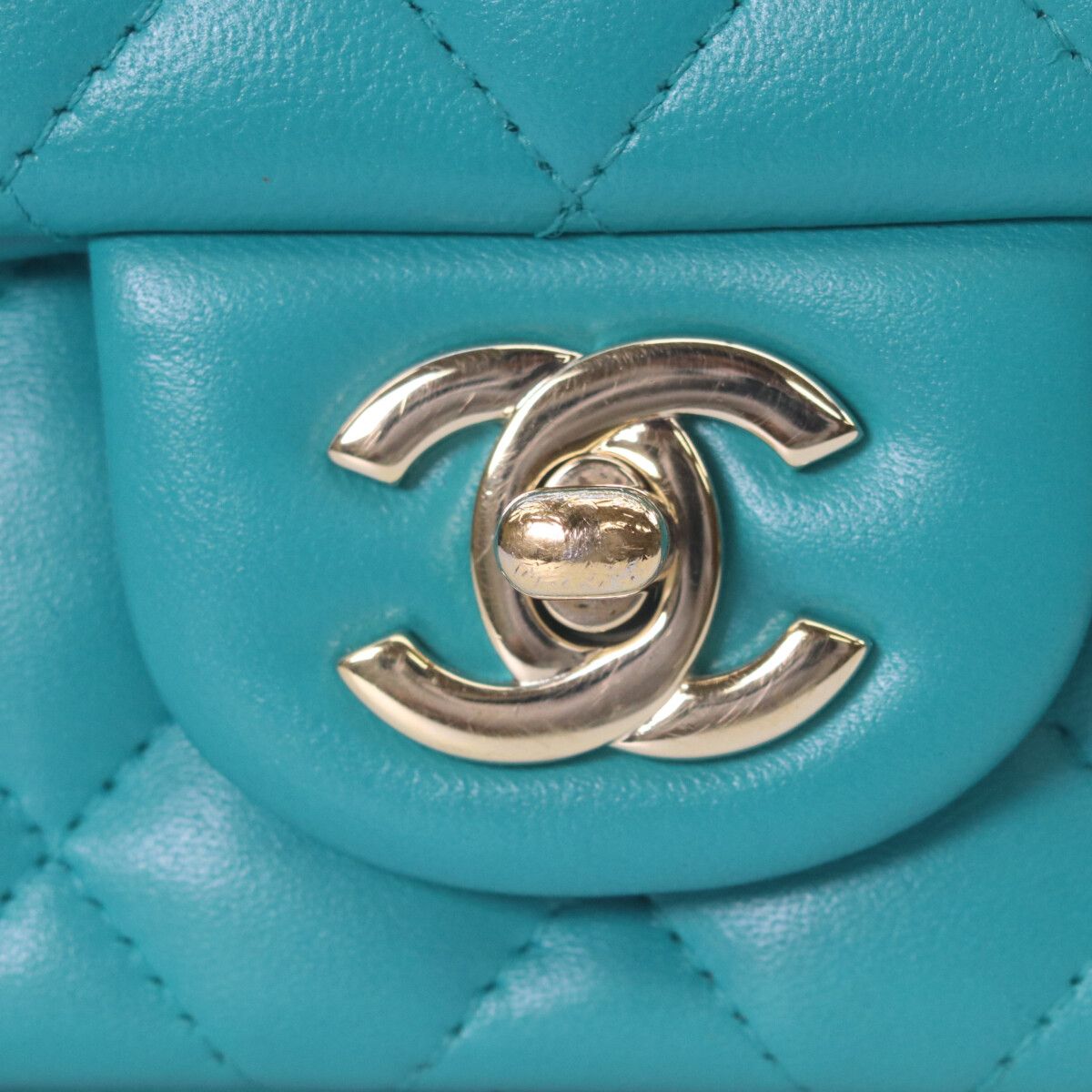 CHANEL シャネル 23番 A35200 ｴﾒﾗﾙﾄﾞｸﾞﾘｰﾝ ﾗﾑ ｺﾞｰﾙﾄﾞ金具 ﾐﾆﾏﾄﾗｯｾ17 17