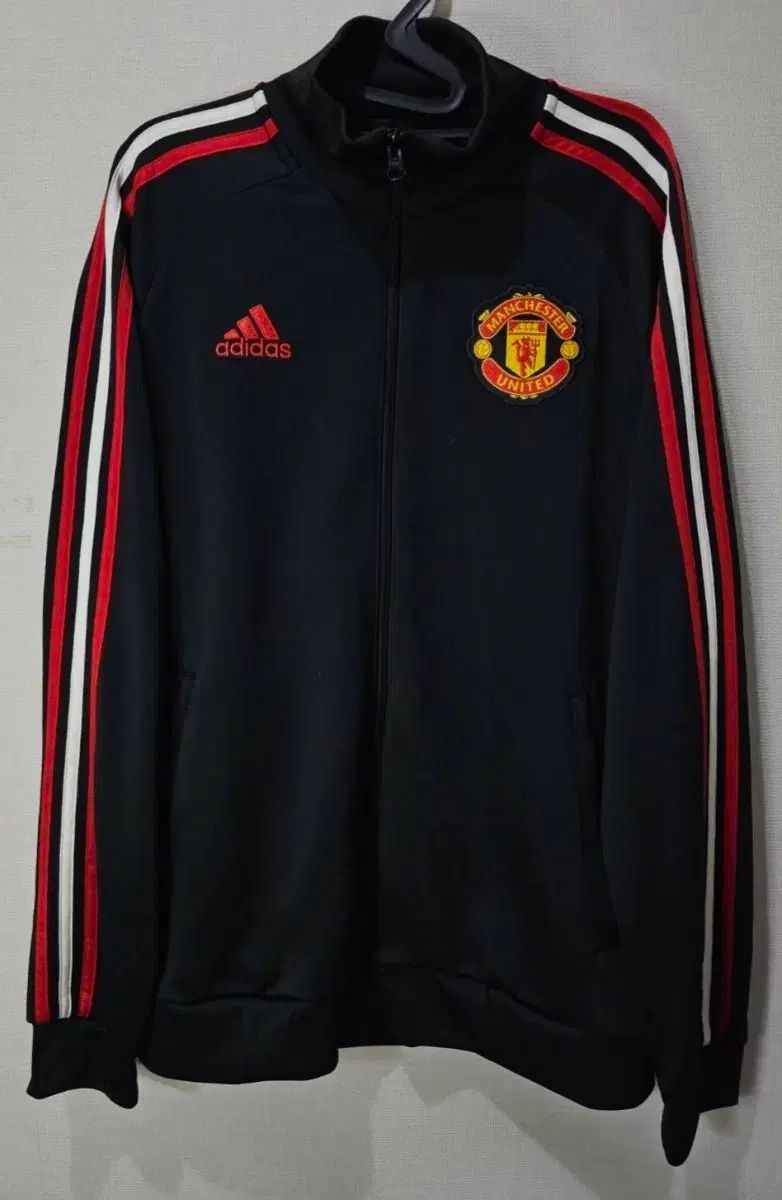アディダス MANCHESTER UNITED FC マンチェスター・ユナイテッドFC 黒赤 トラックジャージ ジップアップジャージ 105/XL