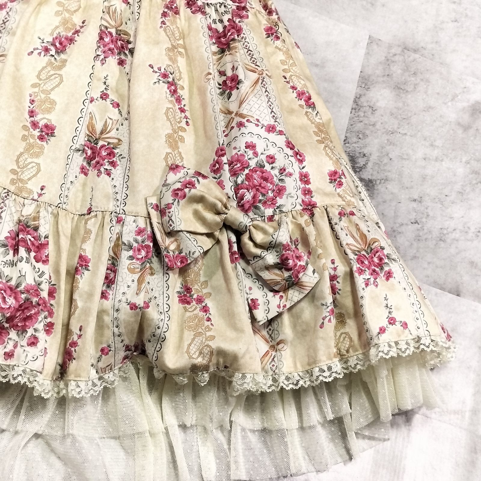 「メタモルフォーゼ」タグ付き、ローズ 花柄フリルスカート 極美品】Metamorphose メタモルフォーゼ アンティーク ローズ ブーケ
