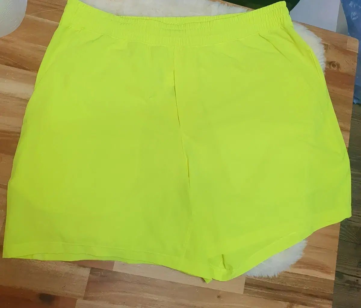 (新品) メンズ ルルレモン 蛍光 ライトグリーン ハーフパンツ L