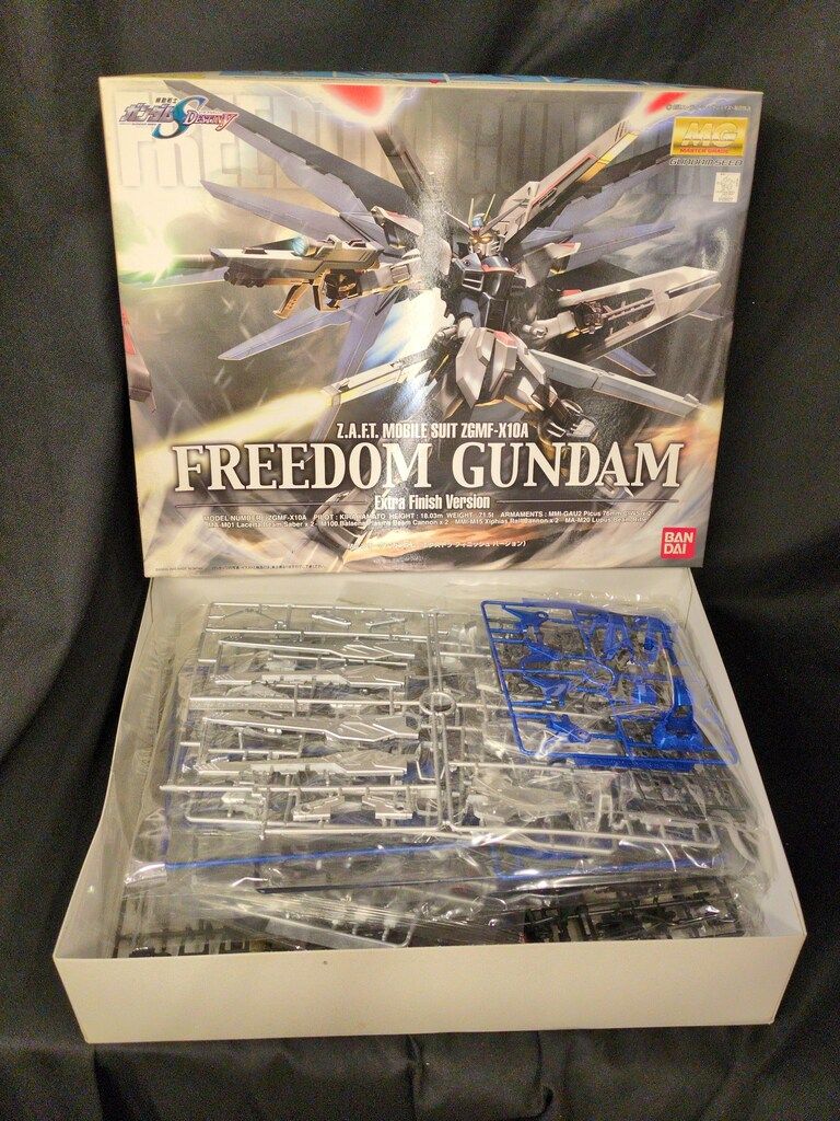 バンダイ MG 1/100 機動戦士ガンダムSEED DESTINY フリーダムガンダム(エクストラフィニッシュバージョン)