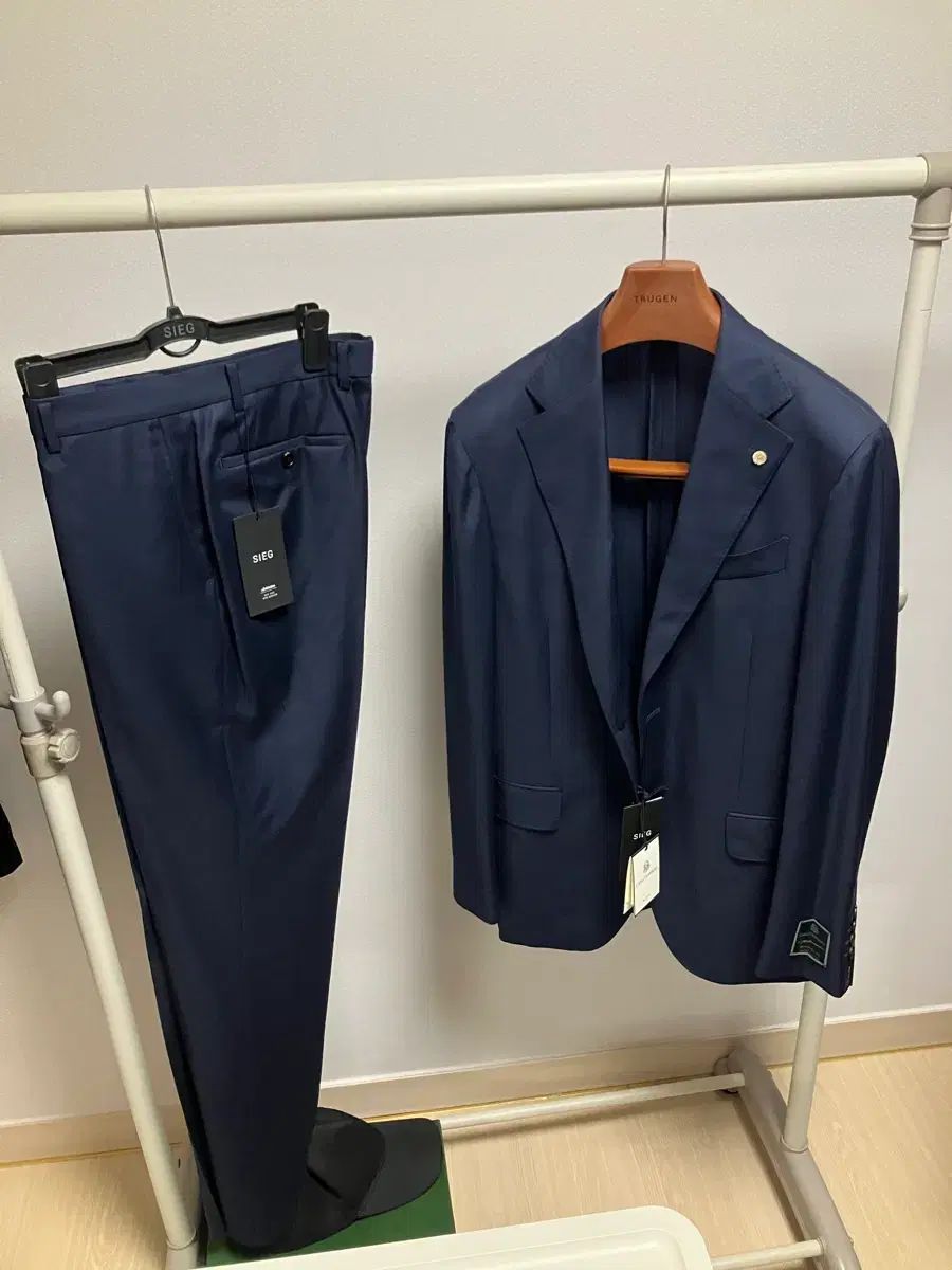 SIEG(ジーク) スーツ (Kiton(キートン) カルロバルベラ 生地 スーツ セットアップ)