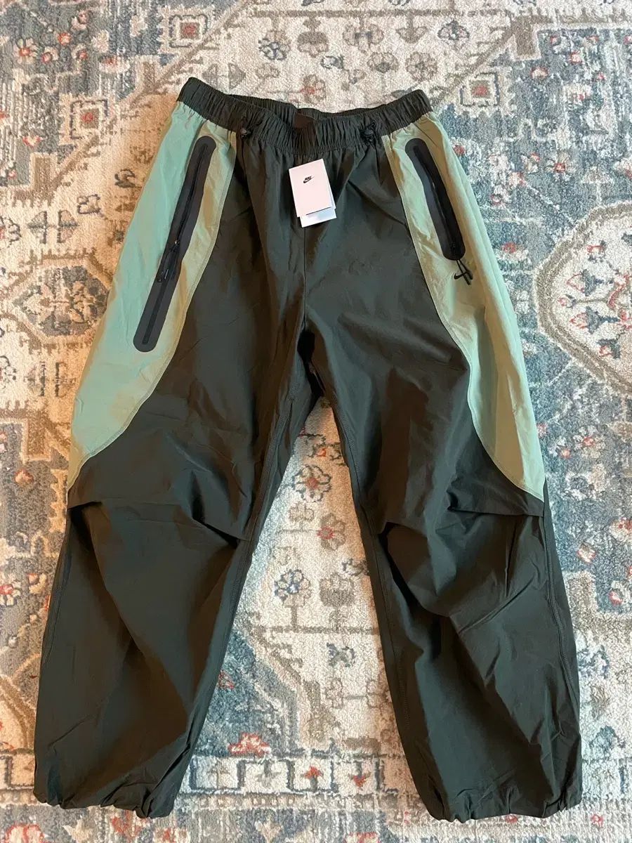 ナイキ テック ドライフィット ウーブン カラー ブロック オーバーサイズ パンツ (新品 L)