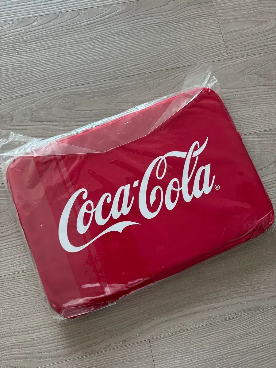 CocaCola コカコーラ ノートパソコン パッド ポーチ マルチ 15 最大インチ