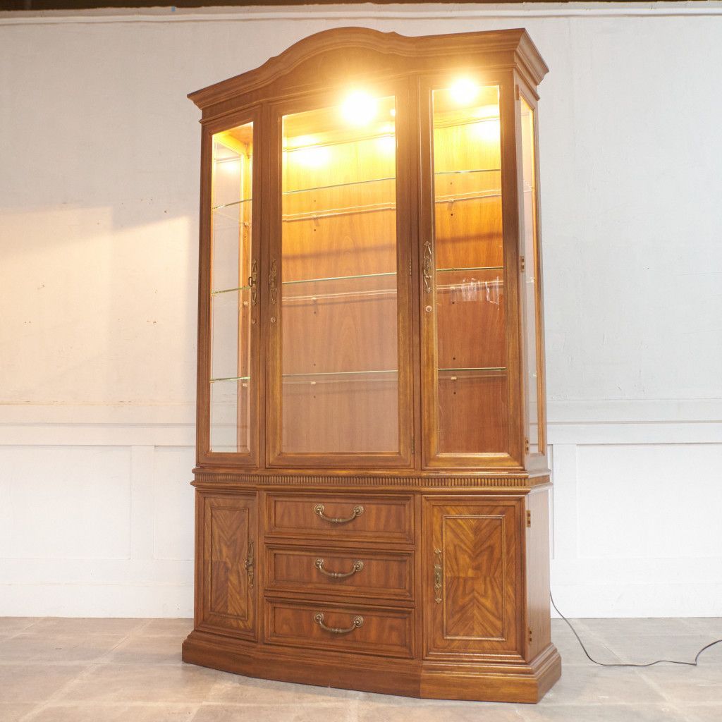【！送料別！】 定115万 Drexel Heritage トライオンメナー ガラス キャビネット 照明付き TRYON MANOR ドレクセルヘリテイジ 飾り棚 クラシック 99613 定115万 Drexel Heritage トライオンメナー ガラス キャビネット 照明