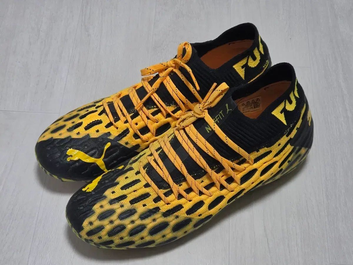 高品質 A級 PUMA プーマ Hello Future 5.1 ネットフィット サッカーシューズ MG 27.5サイズ