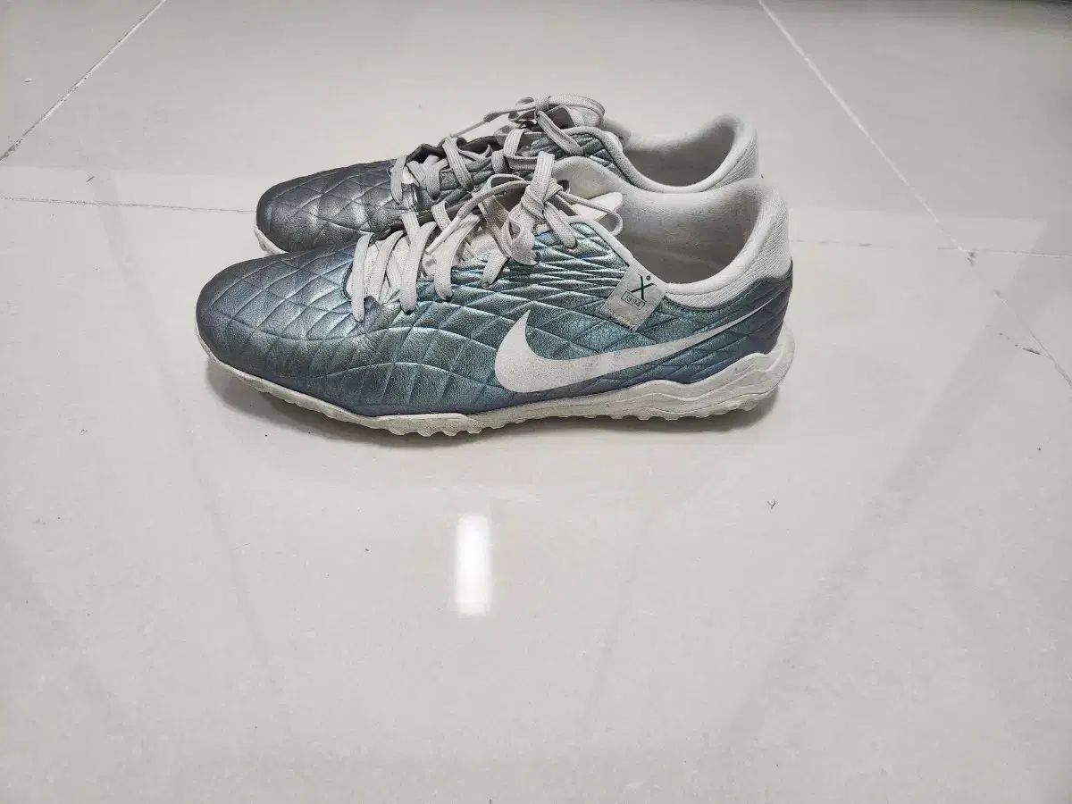 ナイキ ティエンポ サッカーシューズ 250