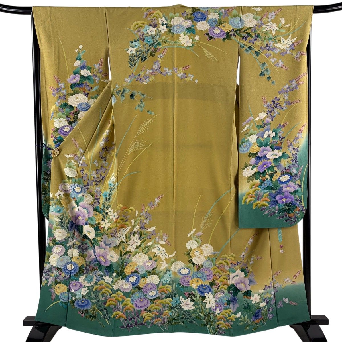 【美品】 振袖 身丈163cm 裄丈66.5cm M 袷 松本健一 華調べ 落款 菊 牡丹 染め分け ぼかし からし色 正絹 逸品 【中古】
