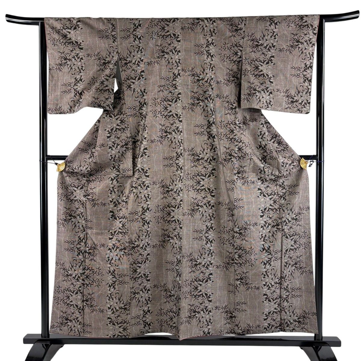【美品】 大島紬 身丈158cm 裄丈63.5cm S 袷 純泥染 証紙 葉と実 焦茶色 正絹 秀品 【中古】