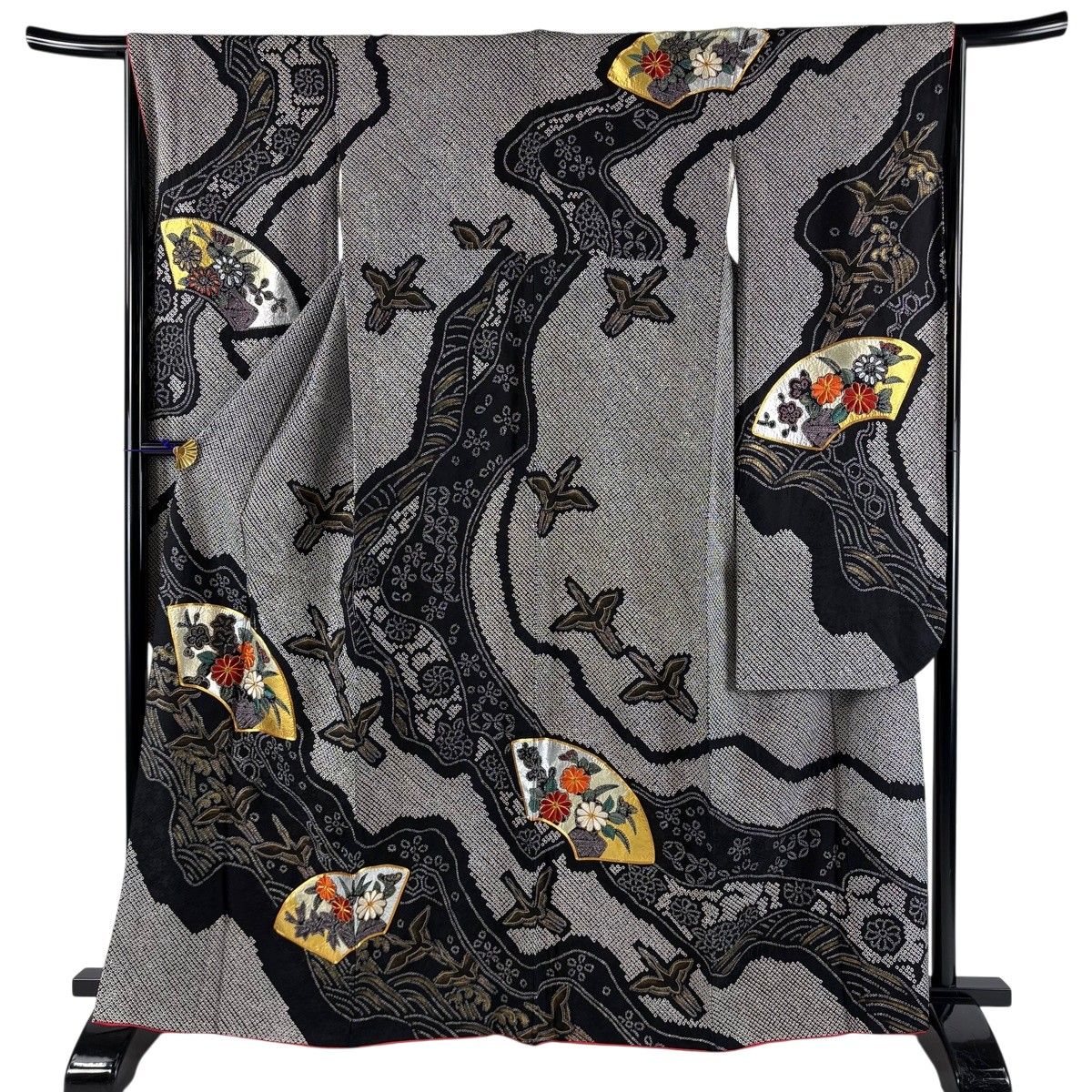 振袖 身丈164cm 裄丈65cm M 袷 扇面 菊 刺繍 絞り 黒 正絹 秀品 【中古】