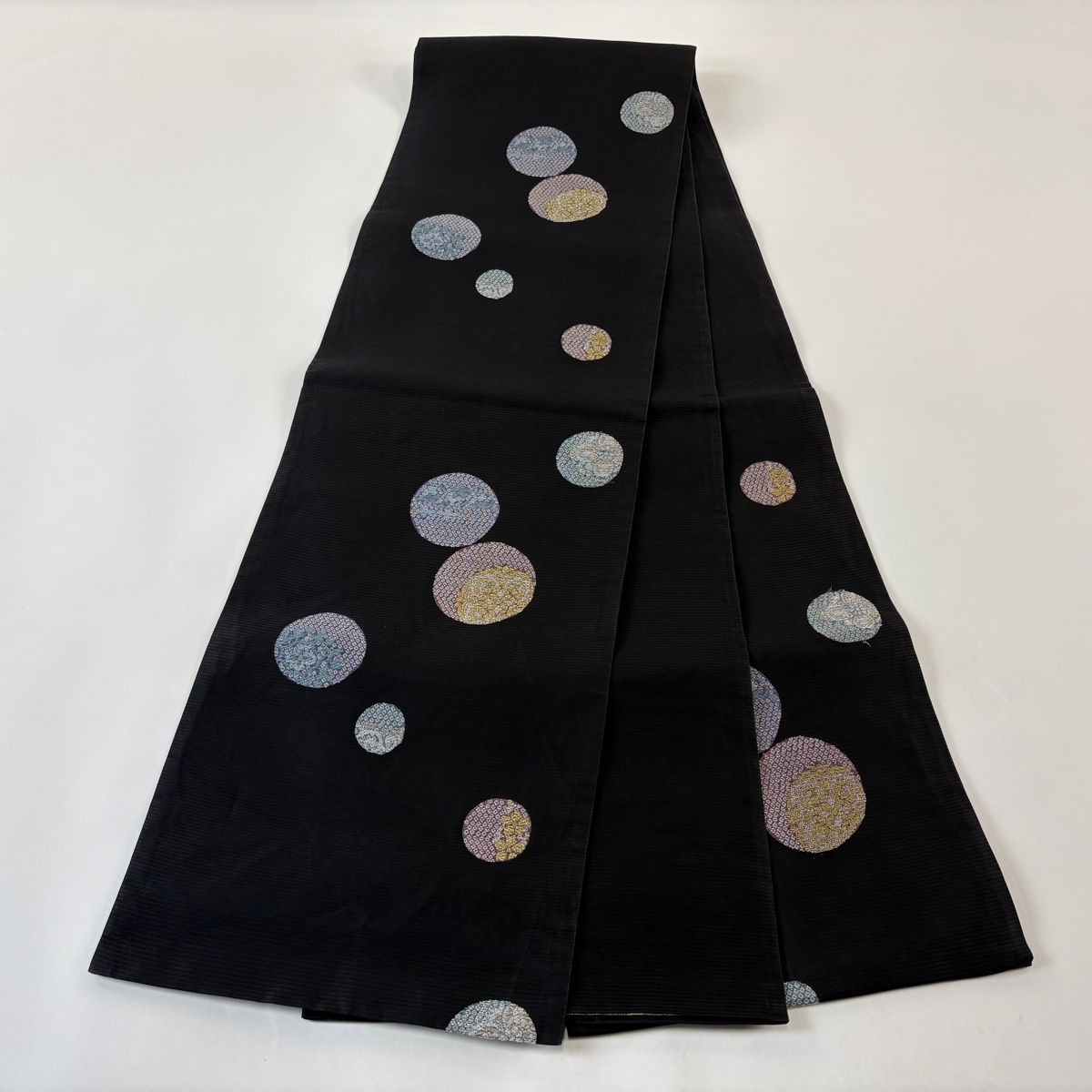 秀品 正絹 袋帯 夏帯 黒地 金糸 31cm×447cm 唐草文 袋帯 秀品 夏帯 絽 丸紋 花 金銀糸 唐織 黒 六通 正絹 【中古】 - メルカリ
