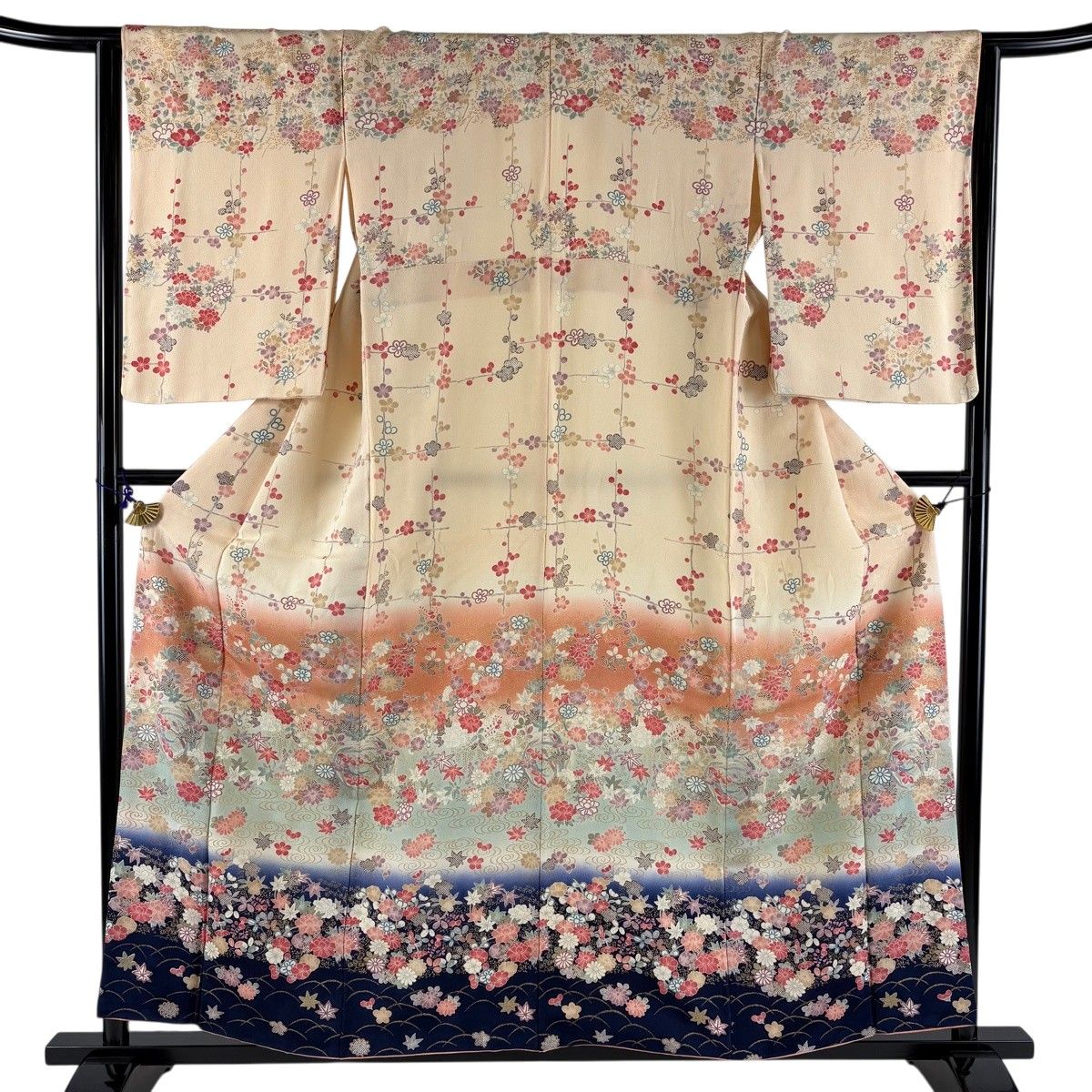 付下げ 身丈157cm 裄丈63.5cm S 袷 花丸文 観世水 金彩 ぼかし 薄オレンジ 正絹 秀品 【中古】