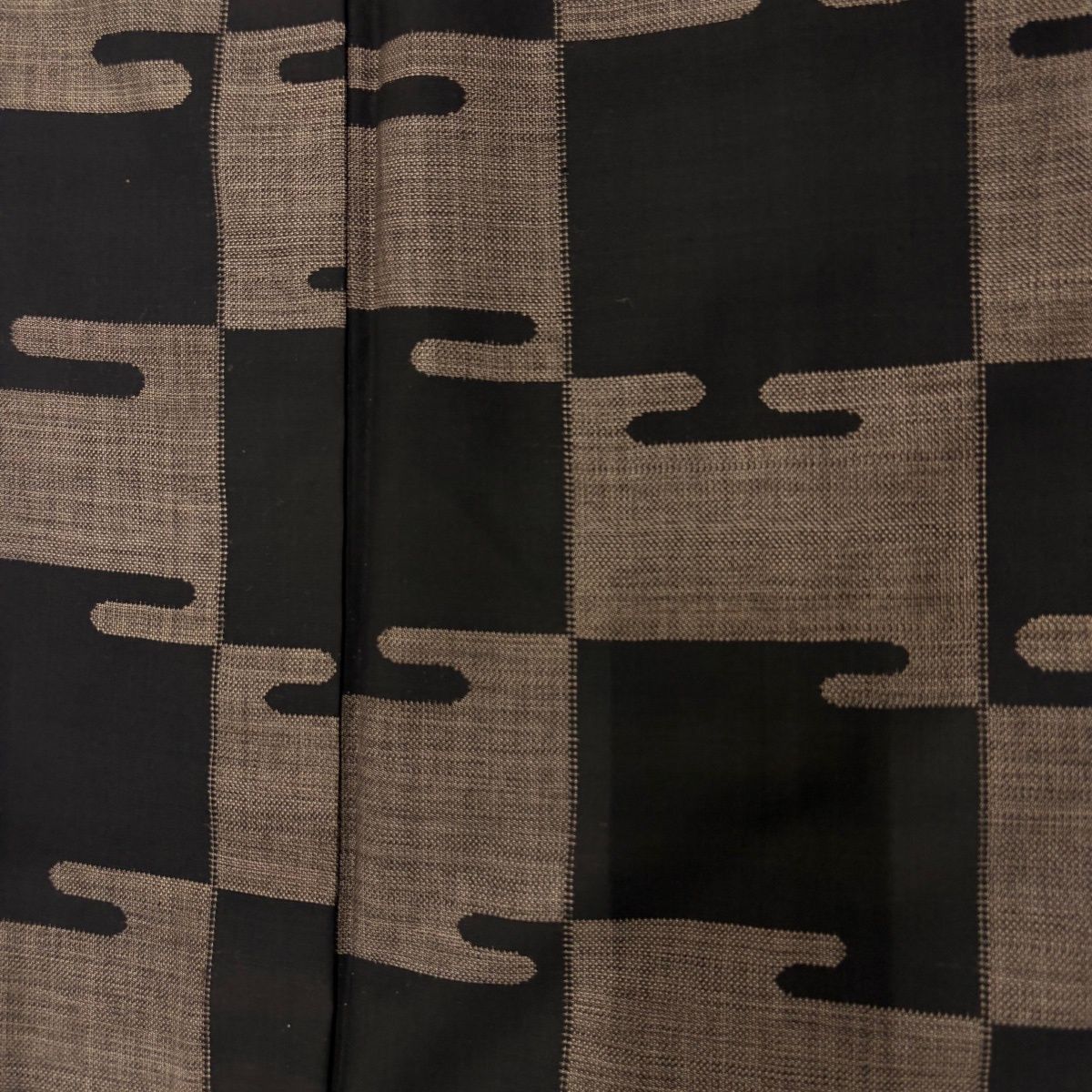 【美品】 大島紬 身丈159cm 裄丈66.5cm 正絹 秀品 【中古】 美品】 大島紬 身丈159cm 裄丈66cm M 袷 純泥 証紙あり 枝花 焦茶色