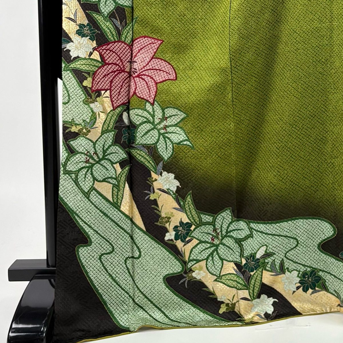 振袖 身丈169cm 裄丈70cm 正絹 名品 【中古】 美品】 振袖 身丈169cm 裄丈70cm L 袷 草花 流水 金銀彩 絞り 緑 正絹