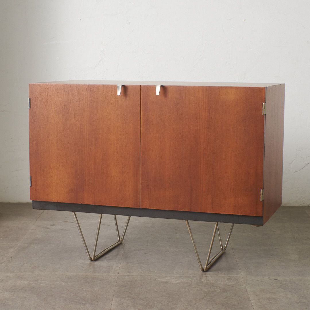 Stag Furniture サイドボード S-range ヴィンテージ 英国 チーク サイド キャビネット ローボード モダン ミッドセンチュリー 92350