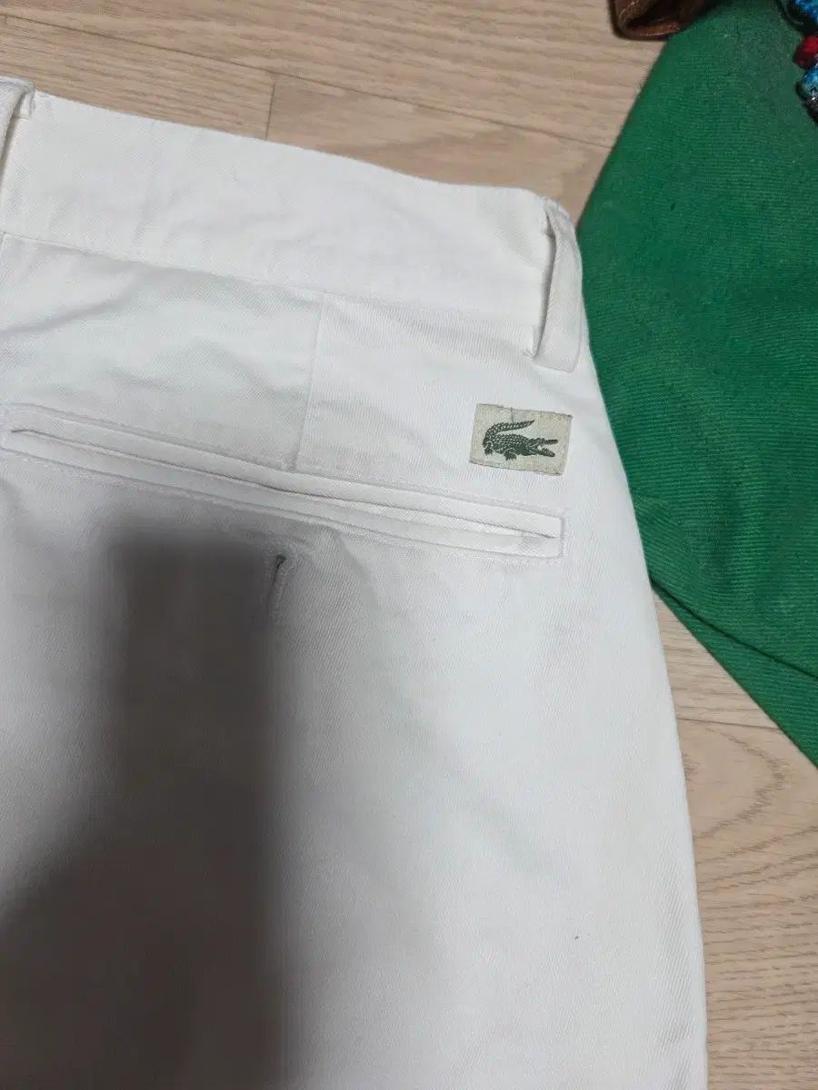 LACOSTE ホワイトデニム チノ オフィサー ラコステ
