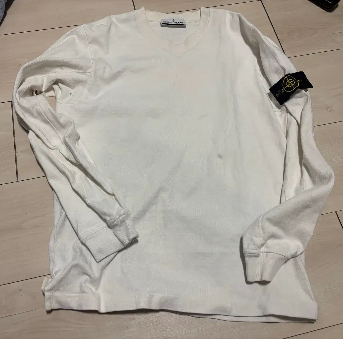 正規品 STONE ISLAND ストーンアイランド Vネック Tシャツ 95