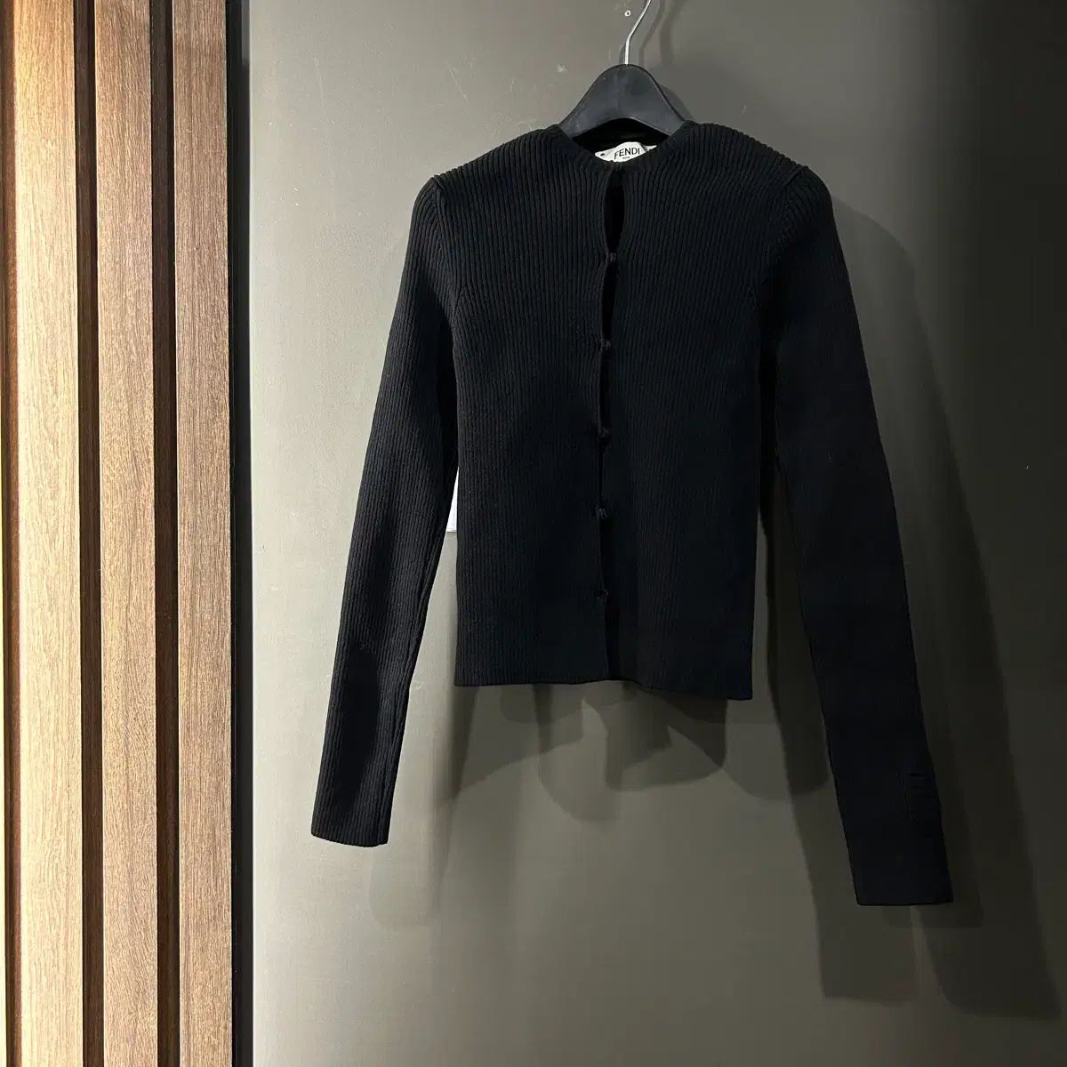 FENDI フェンディ カットアウト カーディガン 56,634円