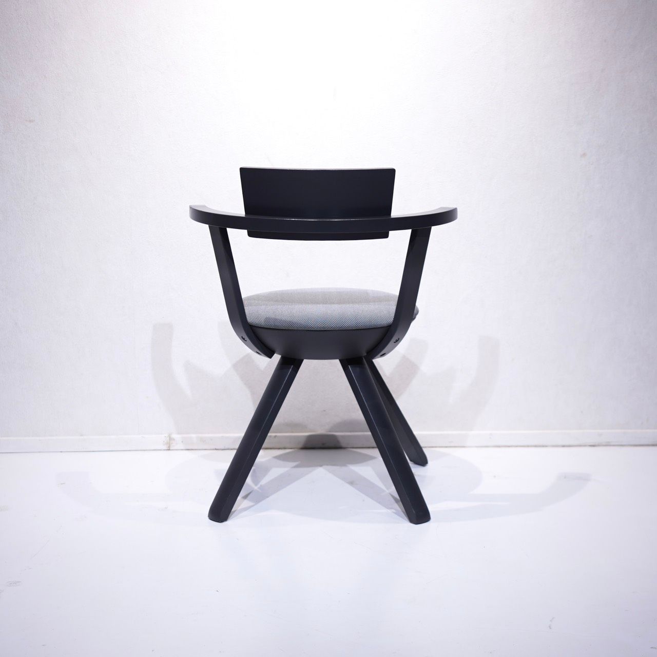 Artek アルテック RIVAL CHAIR ライバルチェア ダイニングチェア アームチェア デスクチェア 回転式 チェア 椅子 ブラック モダン 北欧 ミニマル Artek アルテック RIVAL CHAIR ライバルチェア ダイニングチェア アームチェア デスクチェア 回転式 チェア 椅子 ブラック モダン 北欧 ミニマル