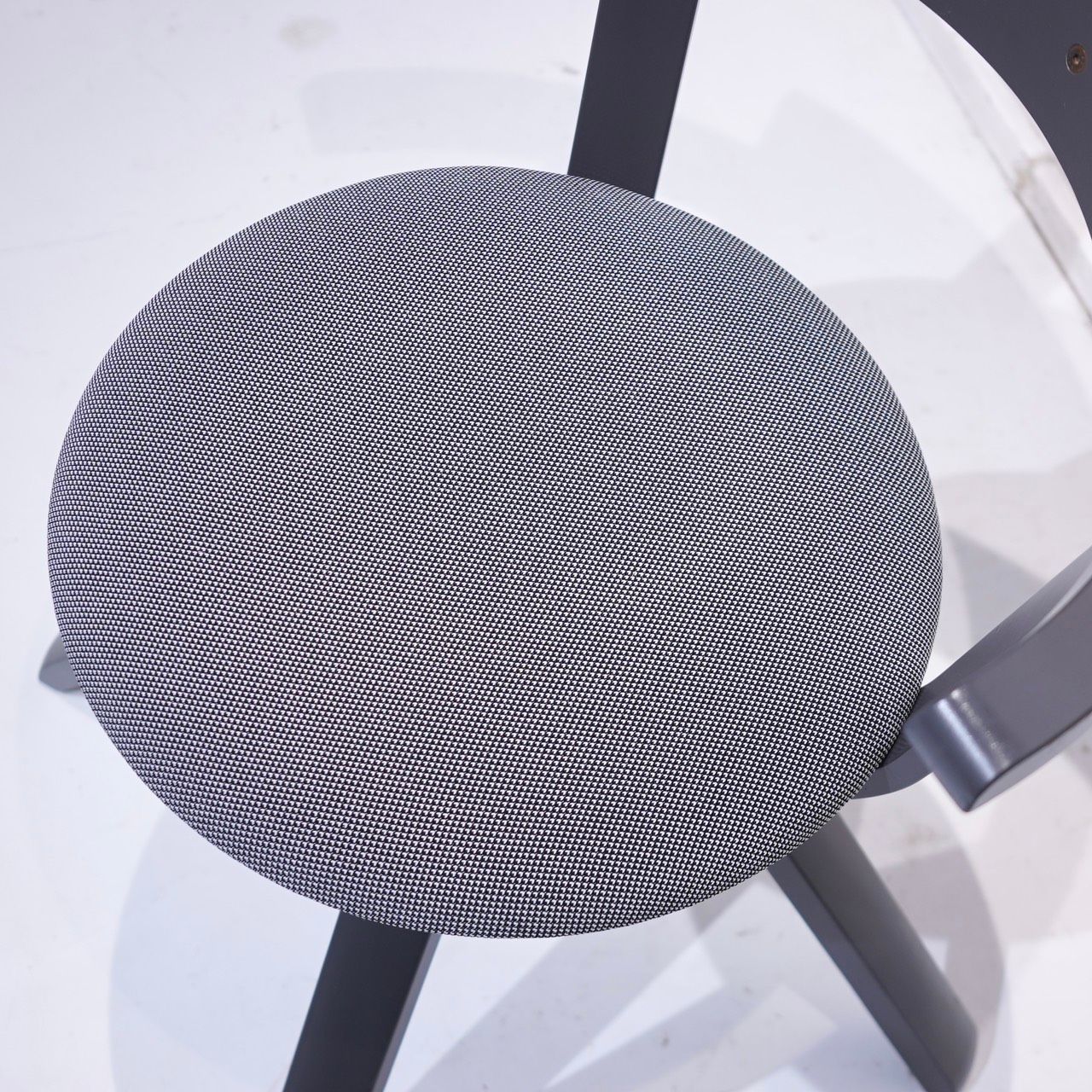 Artek アルテック RIVAL CHAIR ライバルチェア ダイニングチェア アームチェア デスクチェア 回転式 チェア 椅子 ブラック モダン 北欧 ミニマル Artek アルテック RIVAL CHAIR ライバルチェア ダイニングチェア アームチェア デスクチェア 回転式 チェア 椅子 ブラック モダン 北欧 ミニマル