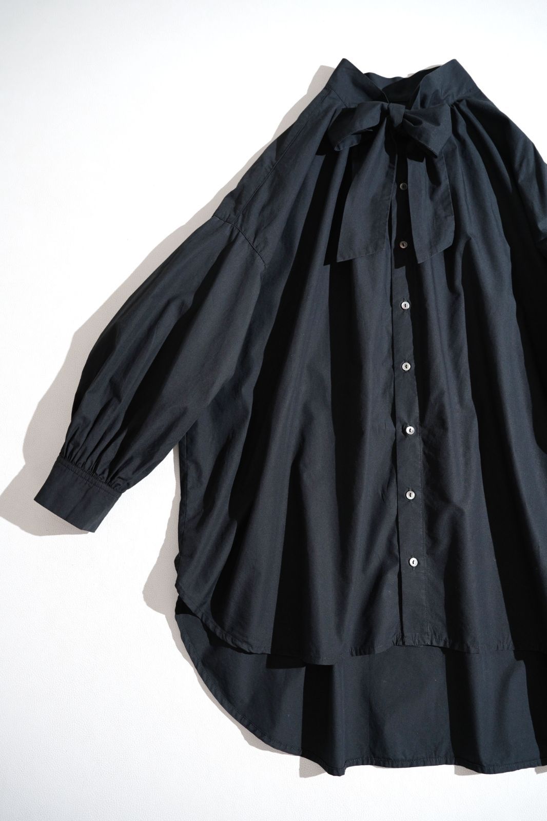 327t*美品 ネストローブ nest Robe タイプライターリボン ブラウス 327t*美品 ネストローブ nest Robe コットンタイプライターリボンタイ