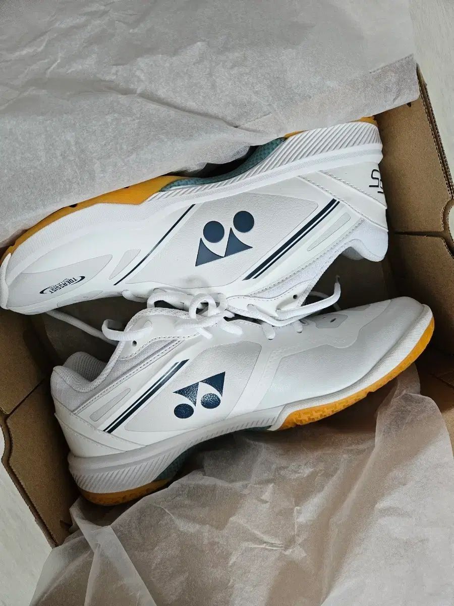 ヨネックス バドミントンシューズ 65z 260 新品