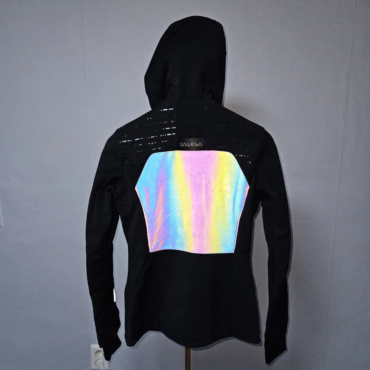 SELEWA レディース GORE-WINDSTOPPER リフレクティブ ウィンドブレーカー ジャケット