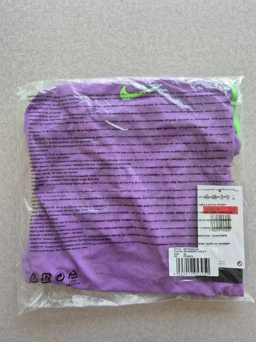 ナイキ Tシャツ バッグ バイオレット 28