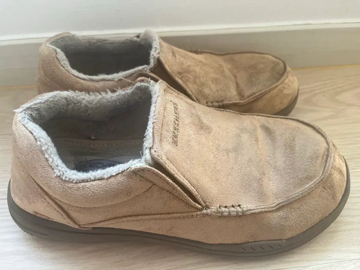 SKECHERS メンズ スウェード ルームシューズ