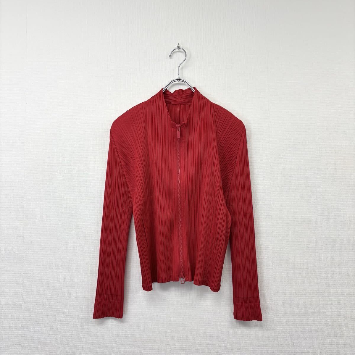 良品 PLEATS PLEASE ISSEY MIYAKE プリーツプリーズ イッセイミヤケ プリーツ ジップ ジャケット 羽織 日本製 レッド 系 サイズ 3 805-0120