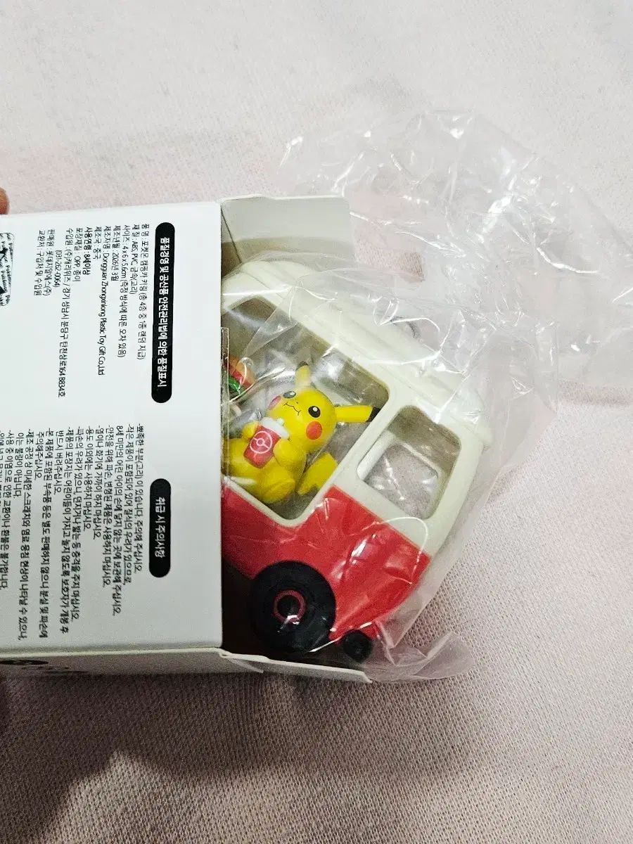 ロッテリア ポケモン モンスター ポケモン キャンピングカー キーホルダー ピカチュウ