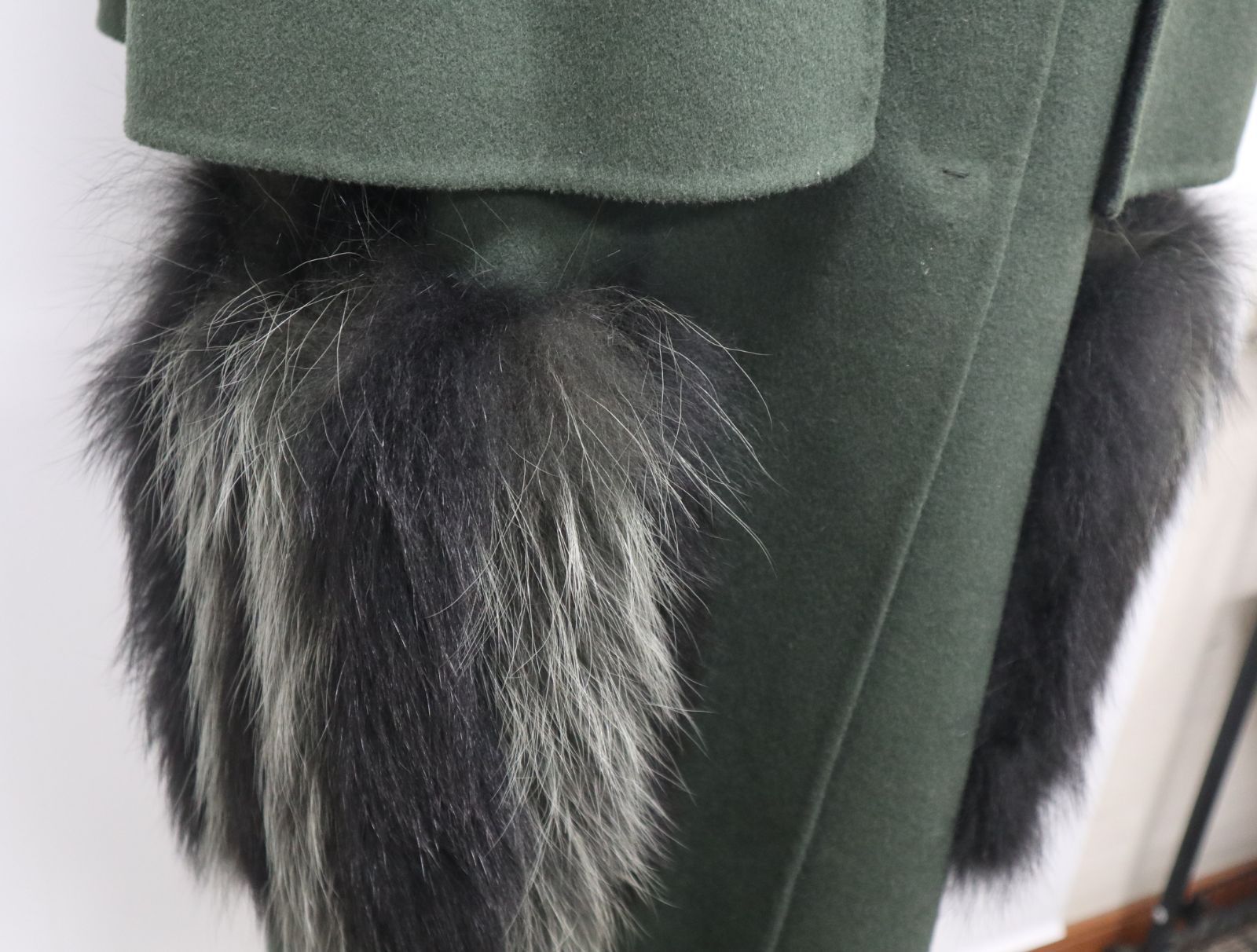 FENDI フェンディ サイズ40 FF8369 ウール100％ フォックスファー