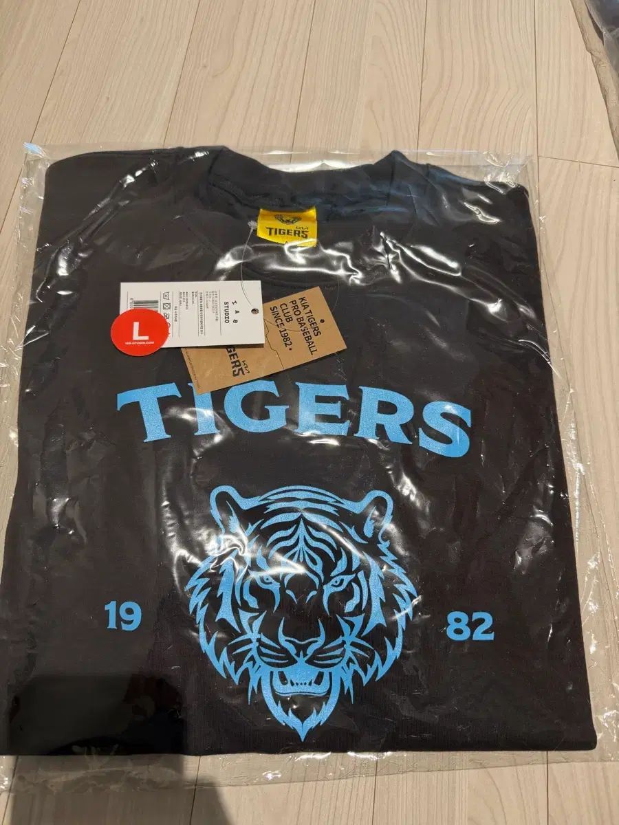 未開封 26 KIAタイガース(キア・タイガース) IAB Studio アイエプスタジオ メディア Tシャツ チャコール L
