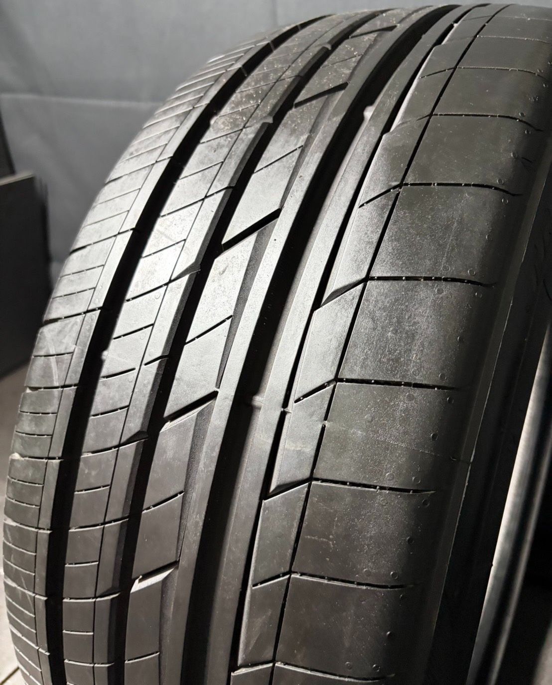 【即購入希望‼️】245/40r20 TOYO TRANPATH LuII21年製 うっすらイボ 2024年製 約9.8分山 トーヨータイヤ TOYO TIRES