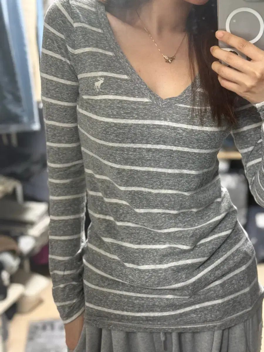 アバクロンビー ストライプ Vネック ロングスリーブ Tシャツ S