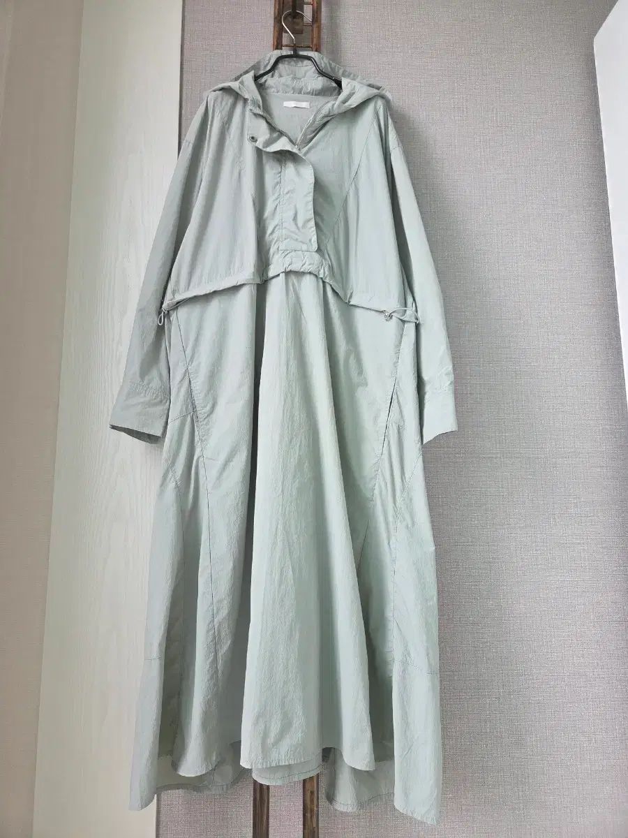 le CORMANG フード アシメトリーマキシワンピース