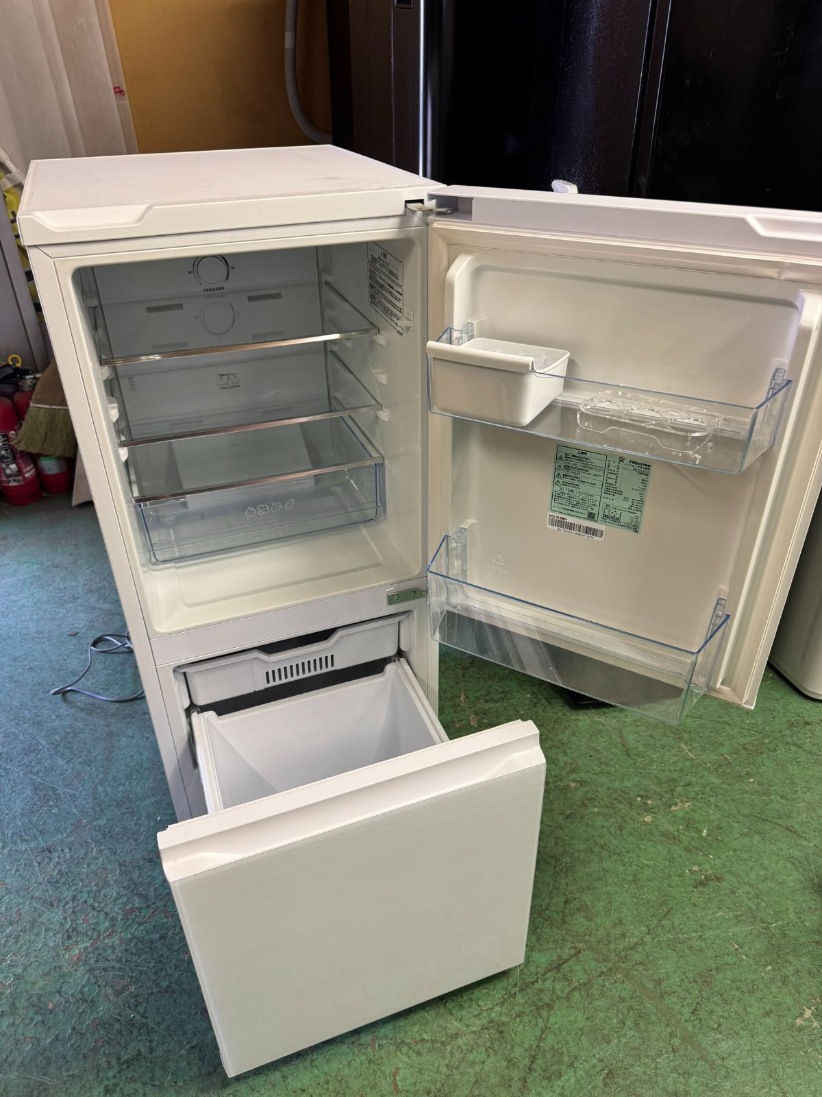 2023年製】Hisense ハイセンス 冷蔵庫 HR-G13C-W 135L [0038] - メルカリ
