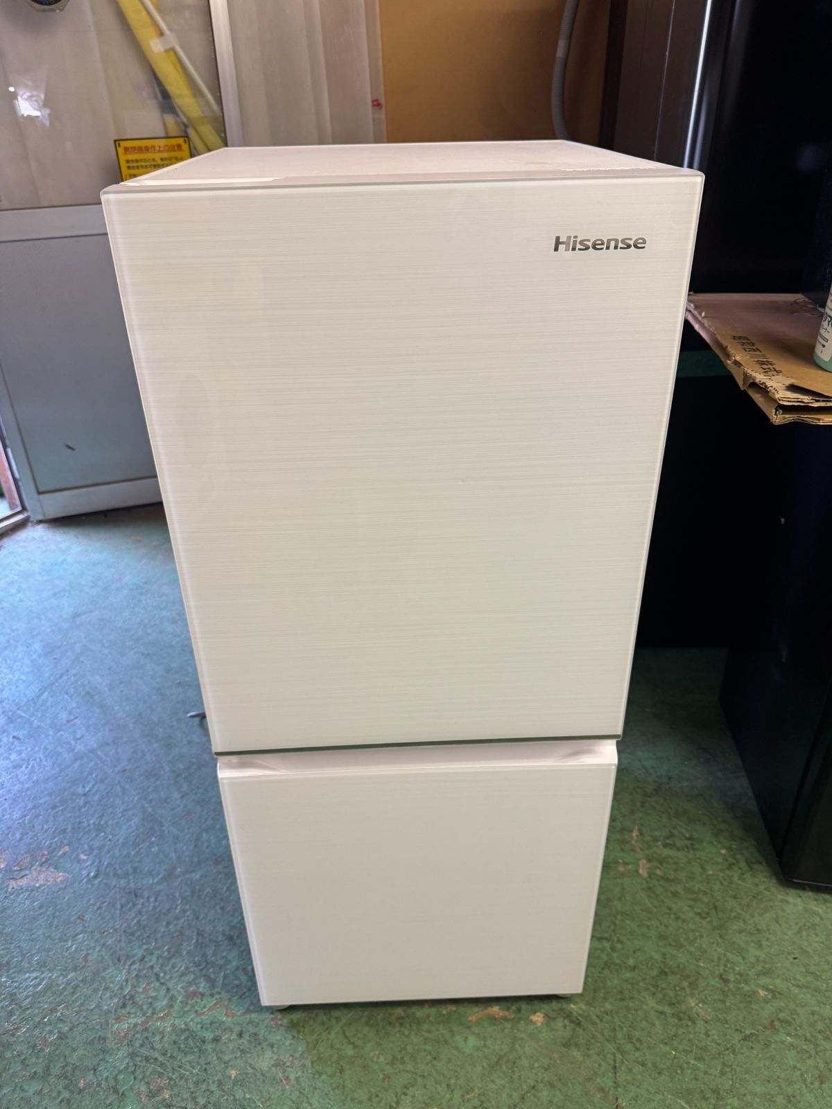 2023年製】Hisense ハイセンス 冷蔵庫 HR-G13C-W 135L [0038] - メルカリ