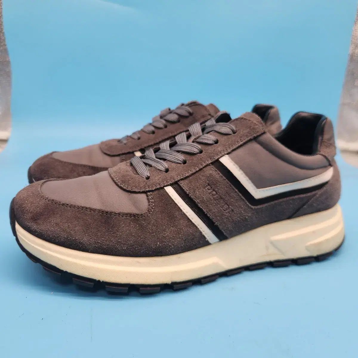h PRADA プラダ スウェード メンズスニーカー 270