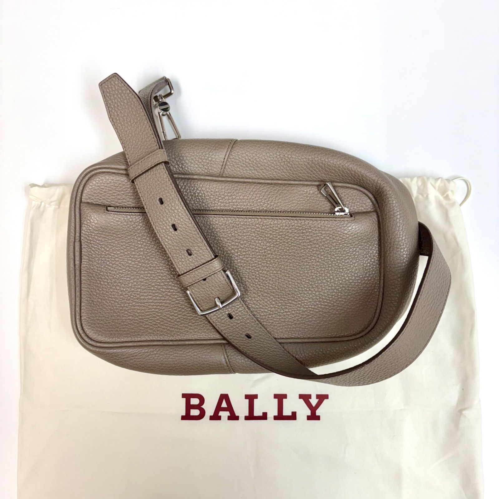 【上美品⭐️BALLY バリー】 レザー ボディバッグ　 ショルダーバッグ　 斜め掛け着用可　 グレージュ　 イタリア製　 高級本革　 ワンオーナーユーズド品　 AYA0260425011001HND