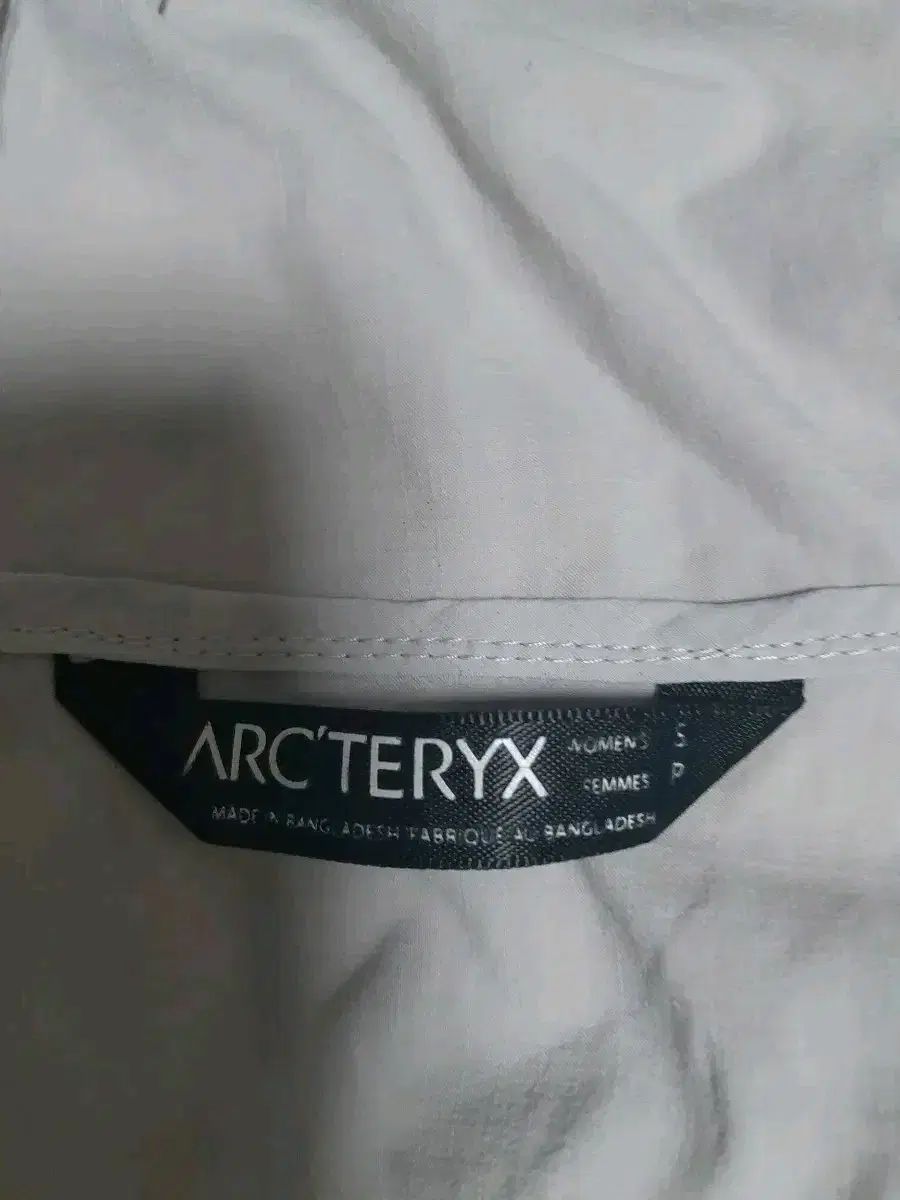 ARC'TERYX アークテリクス ウィンドブレーカー グレー S