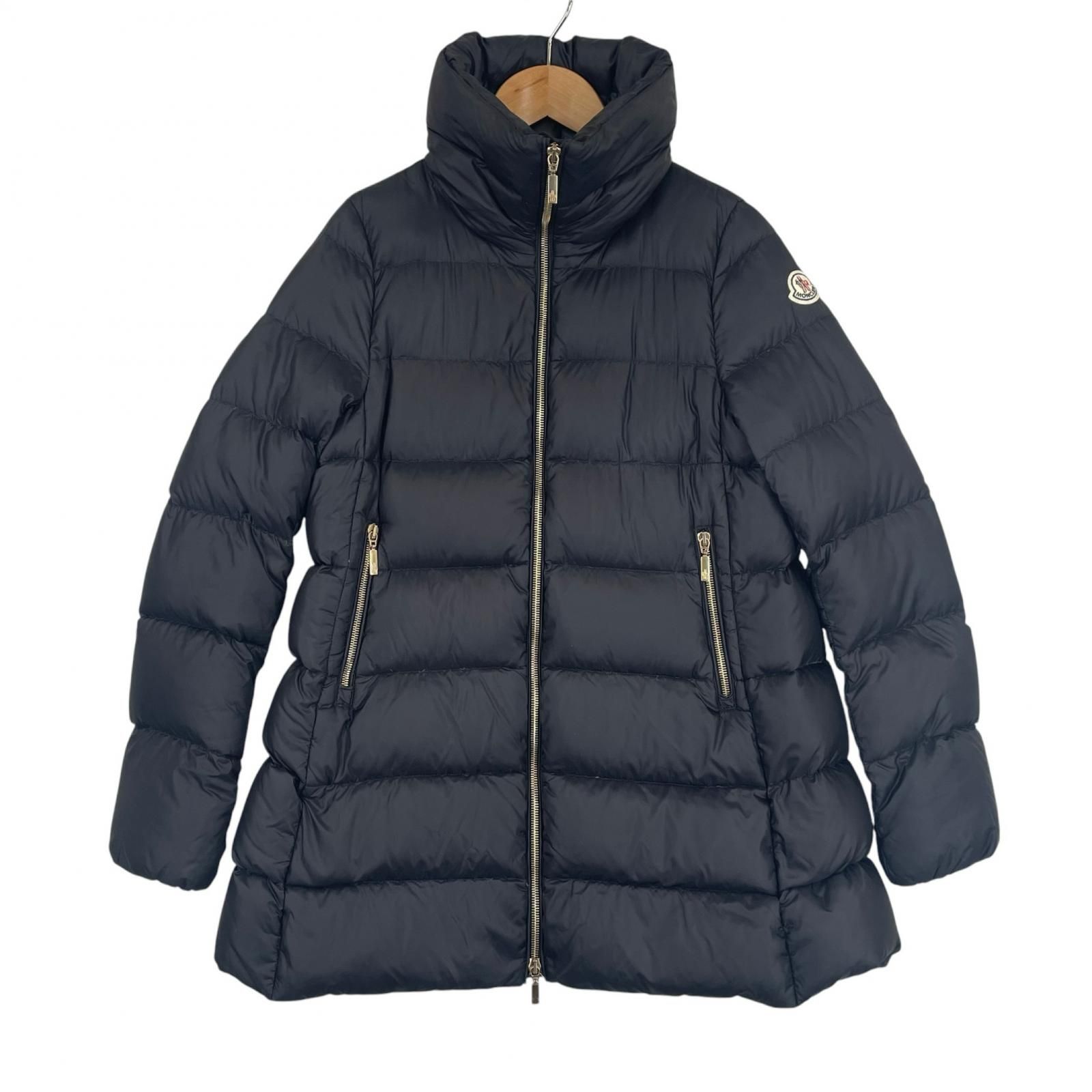 MONCLER ブラックジャケット チェーンディテール MONCLER ブラックジャケット チェーンディテール | MONCLER