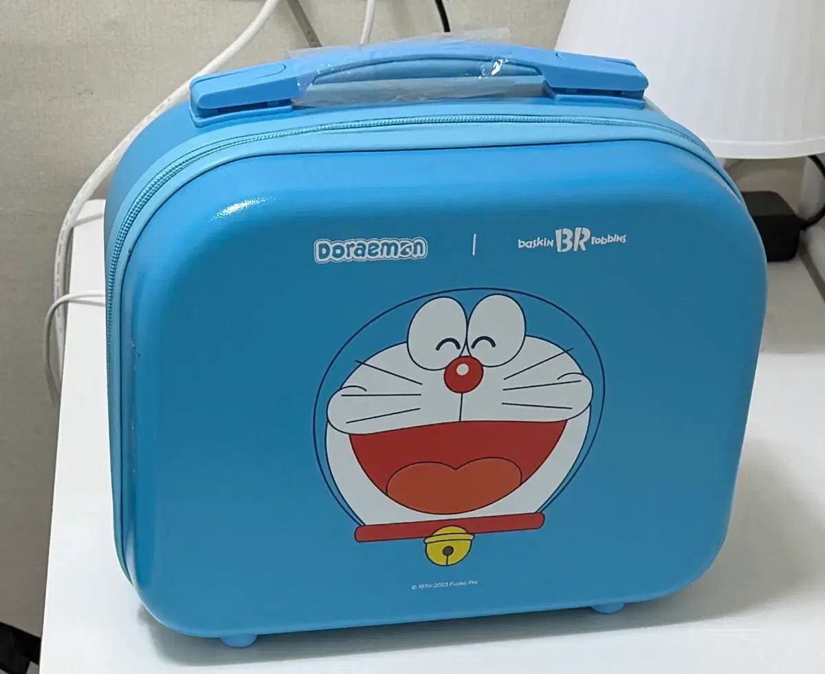 ドラえもん ダンキン ドーナツ キャリーバッグ