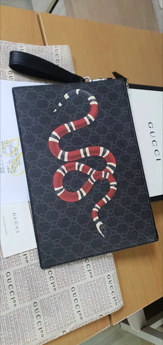 グッチ スネーク クラッチ/クラッチバッグ ほぼ新品 正規品 (レシートO)