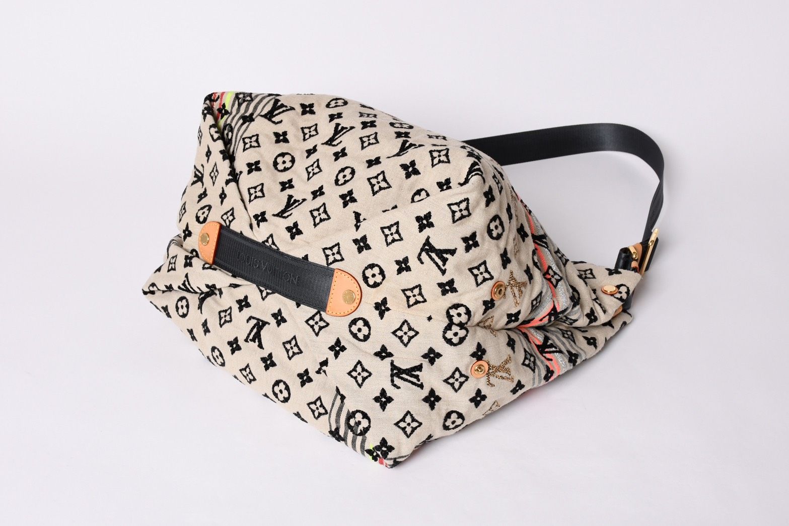 ルイ ヴィトン LOUIS VUITTON モノグラム シュシュ ボヘミアン ショルダー バッグ キャンバス ベージュ マルチカラー M40359 VLP 90222194 LOUIS VUITTON - ルイ ヴィトン LOUIS VUITTON モノグラム シュシュ