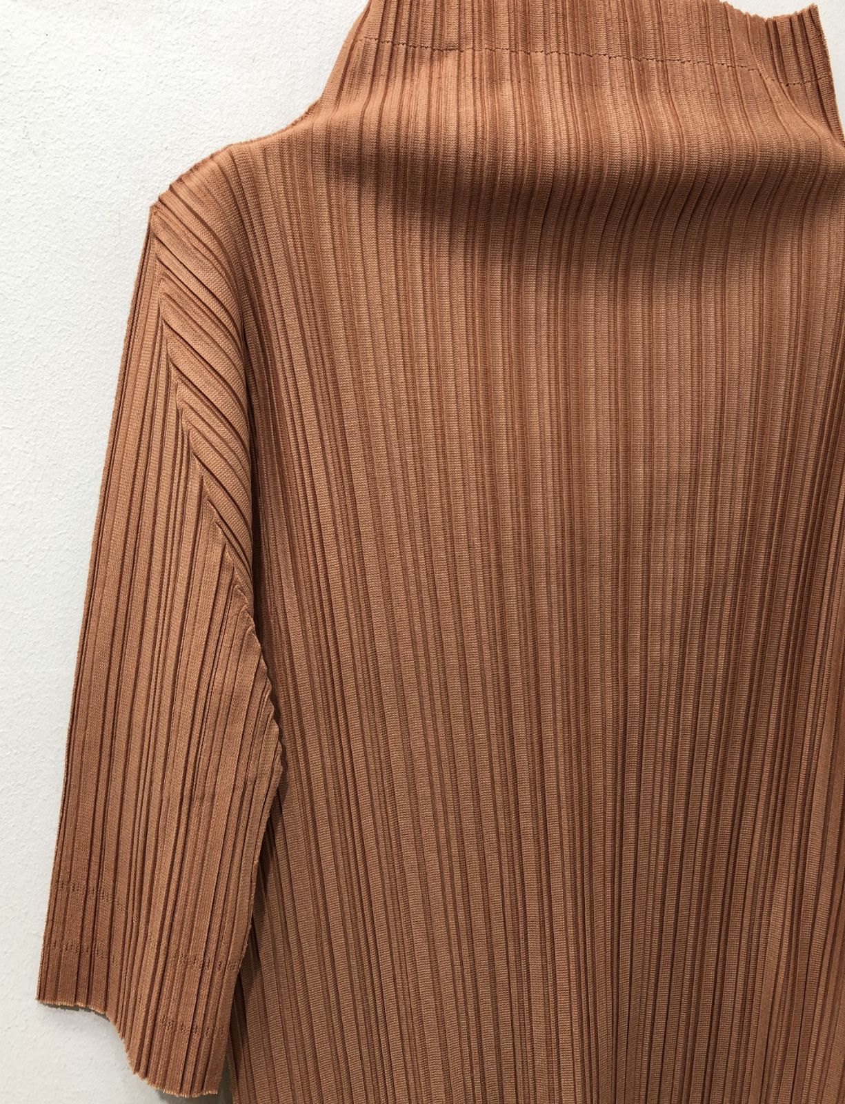 美品　PLEATS PLEASE ISSEI MIYAKE ハイネックカットソー PLEATS PLEASE（プリーツ プリーズ） 美品 PLEATS PLEASE ISSEY MIYAKE