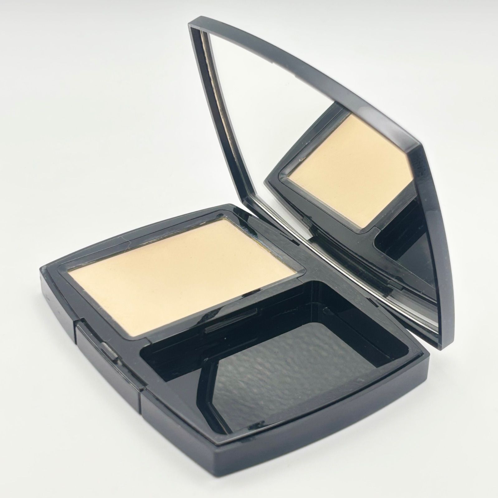 CHANEL / VITALUMIERE ECLAT / BO10 BEIGE OCRE - PASTEL-人気商品 