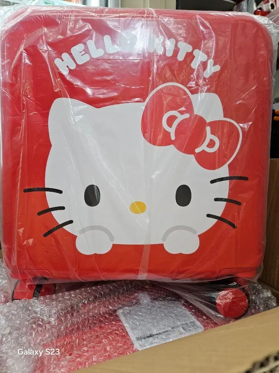セブンイレブン ハローキティ キャリアー（限定モデル 新品）