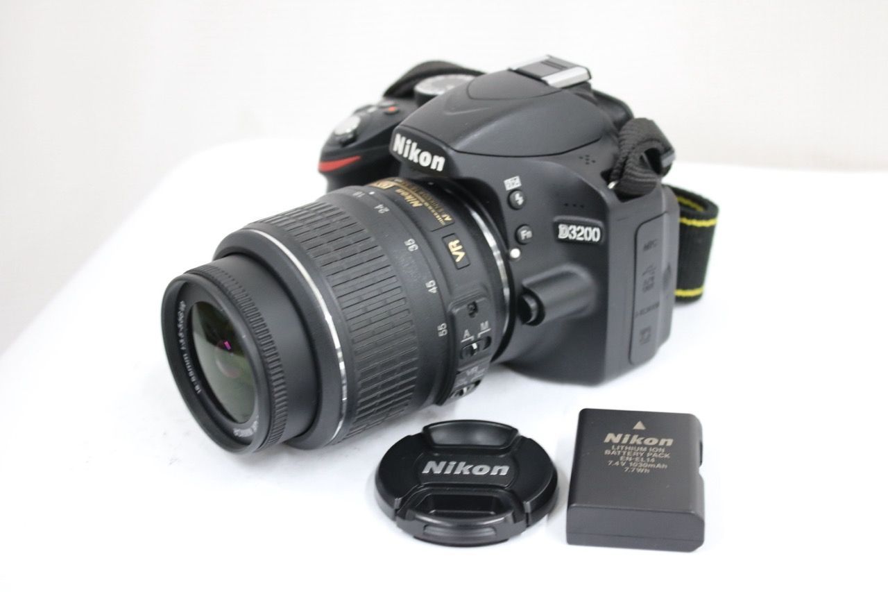 【返品保証】 【シャッター1411回】ニコン Nikon D3200 AF-S DX NIKKOR 18-55mm F3.5-5.6 G VR デジタル一眼 e11302